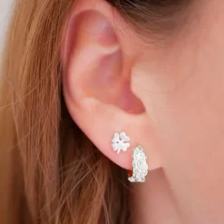 ENAMEL E238SM ORGANIC CLOVER STUDS SØLV